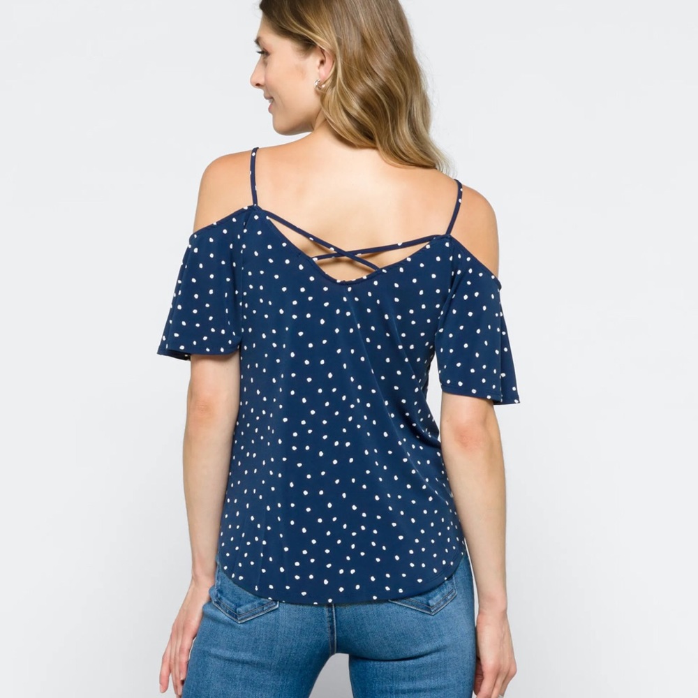 NWT Kaileigh Valette Back Detail Cold Shoulder Knit Top Navy Blue Large